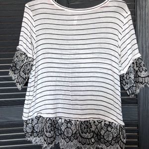 T-shirt with lace detail